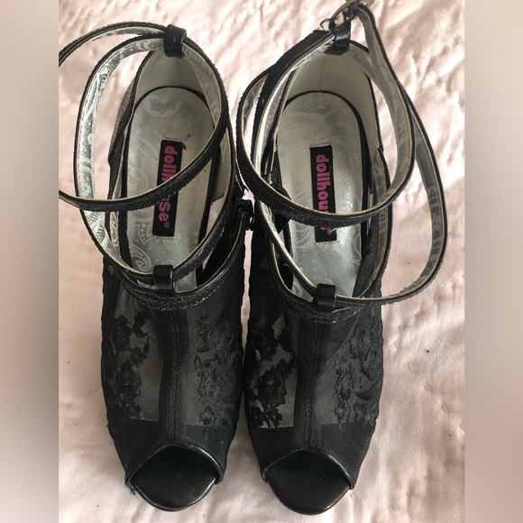 NWOT Dollhouse lace platform stilettos - Picture 3 of 7